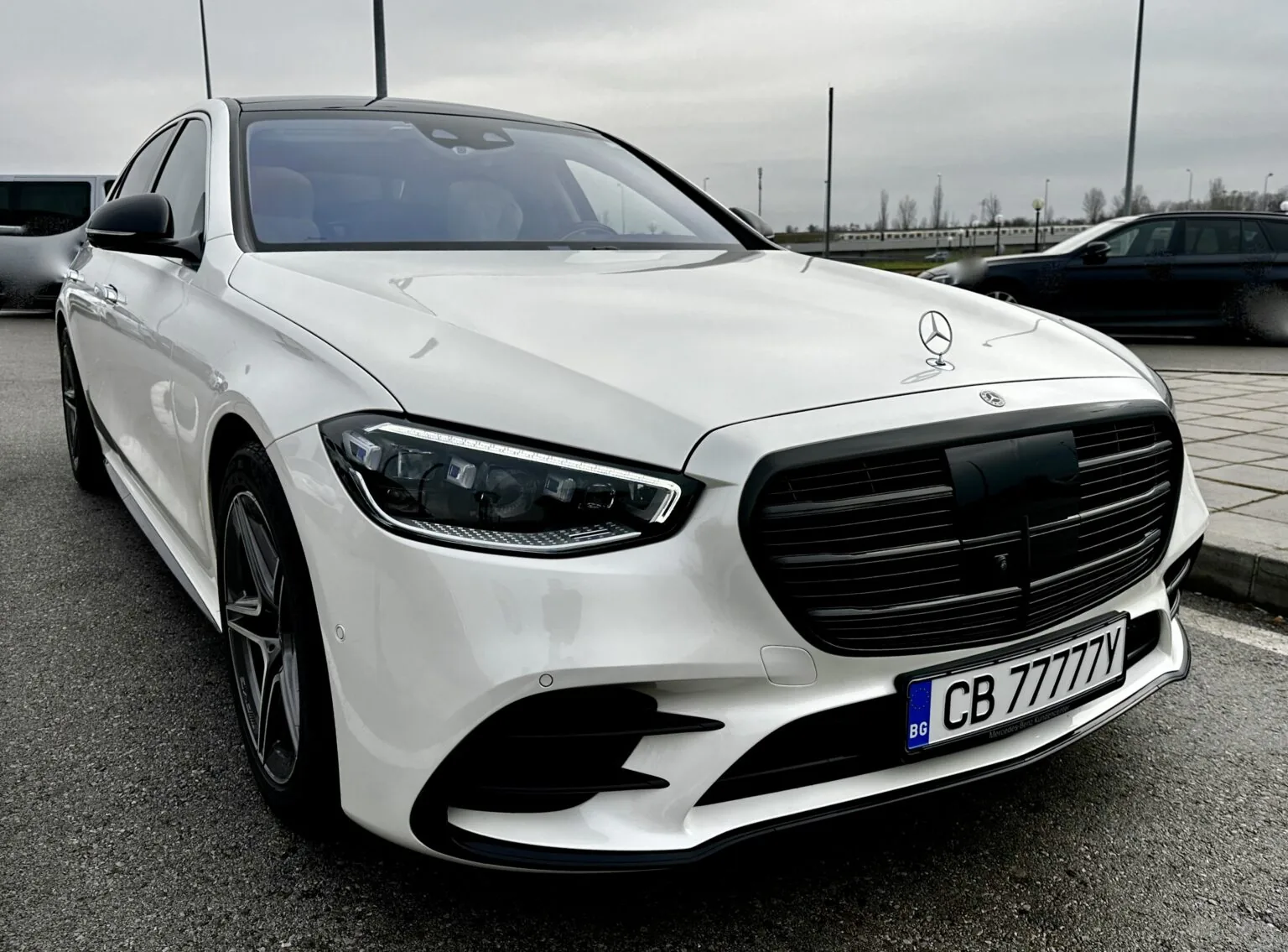 Black Mercedes-Benz chauffeur car for Sofia Airport transfers
